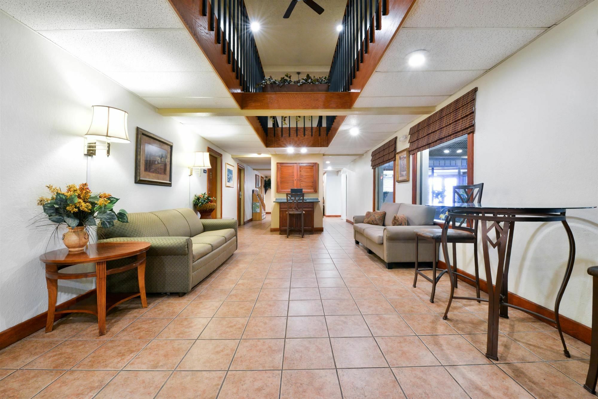 Days Inn & Suites By Wyndham Wisconsin Dells Bagian luar foto