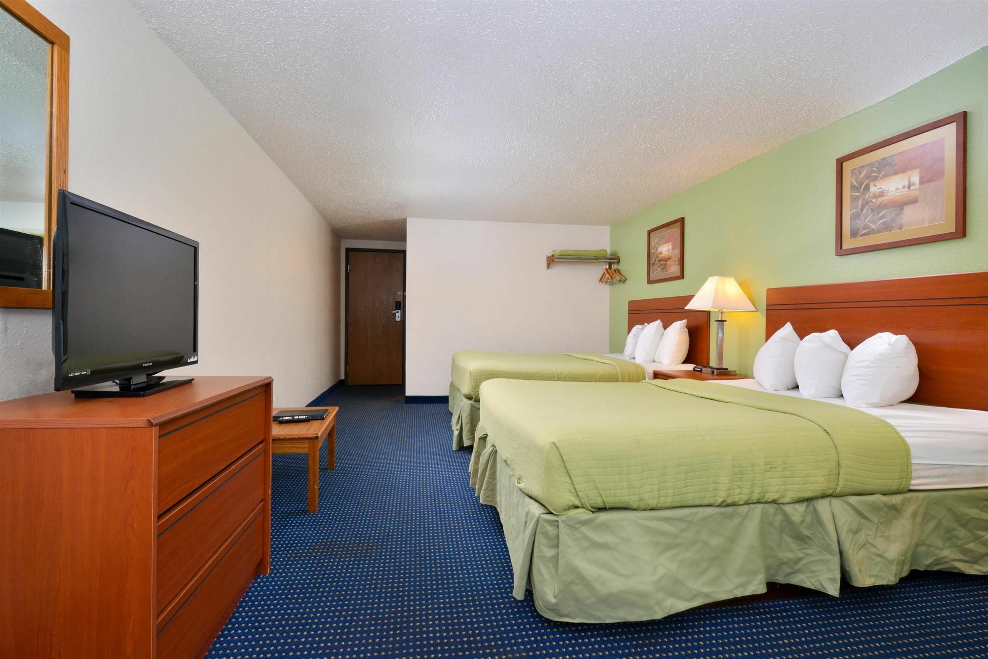 Days Inn & Suites By Wyndham Wisconsin Dells Bagian luar foto