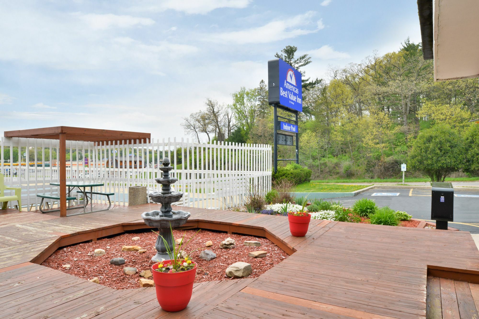 Days Inn & Suites By Wyndham Wisconsin Dells Bagian luar foto